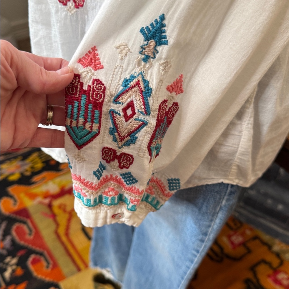 Johnny Was White Blouse with Red and Blue Embroidery - Picture 7 of 7